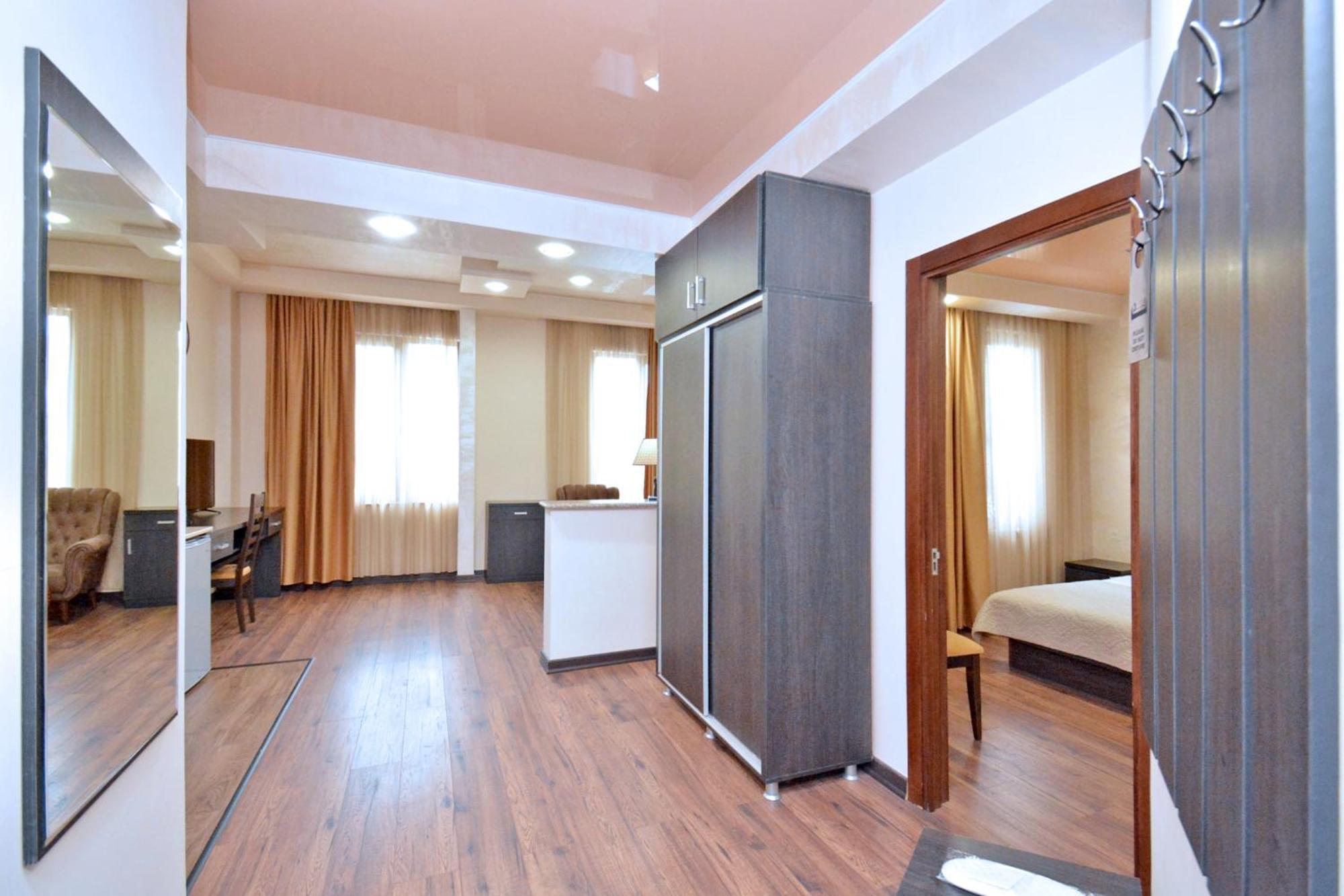 Hotel Partiez Yerevan Luaran gambar