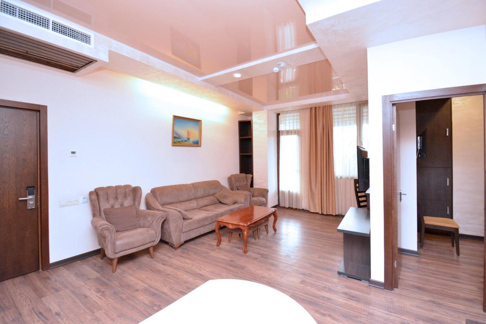 Hotel Partiez Yerevan Luaran gambar