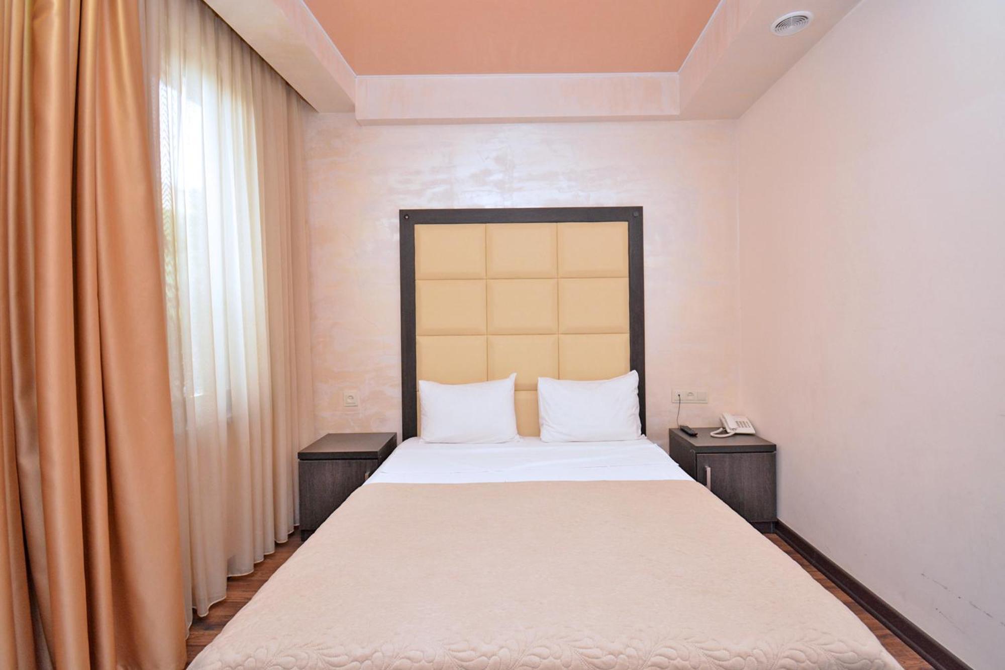 Hotel Partiez Yerevan Luaran gambar