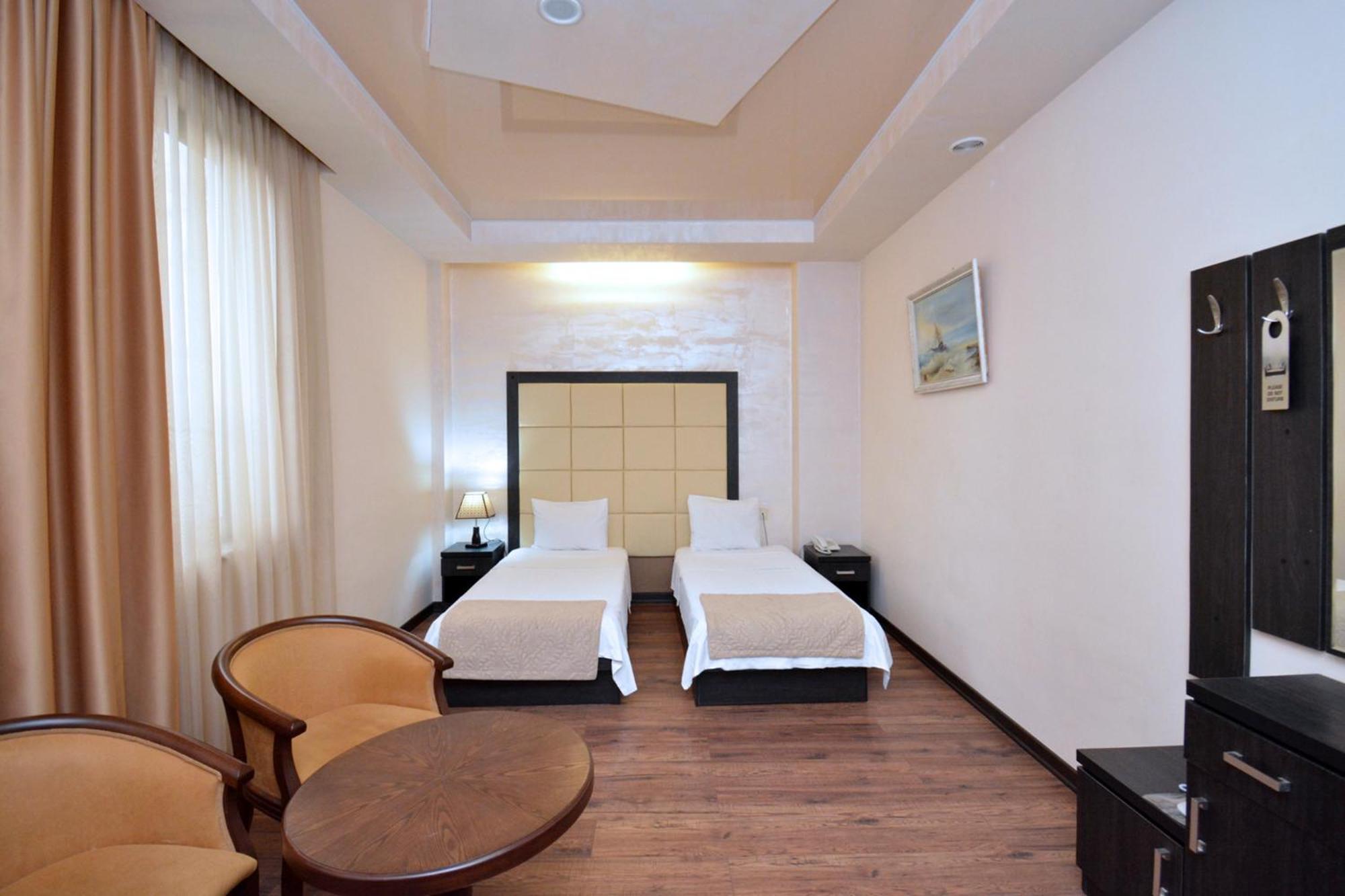 Hotel Partiez Yerevan Luaran gambar