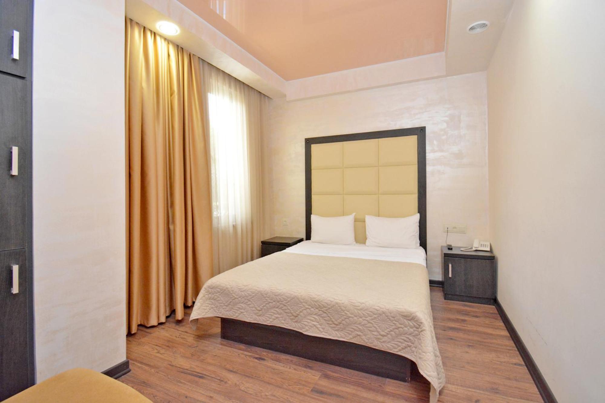 Hotel Partiez Yerevan Luaran gambar